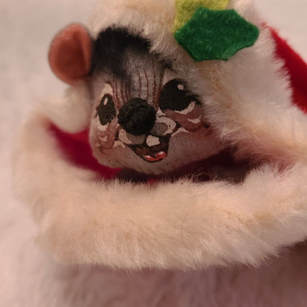 1980s Annalee Christmas Mouse Holly Sleepy Nestled in Christmas Stocking Vtg - Picture 2 of 9